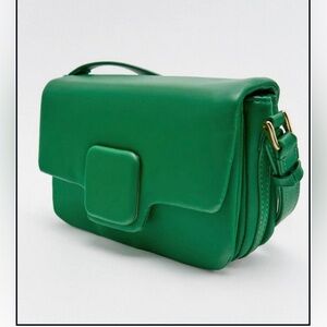 Green Zara crossbody purse 💚